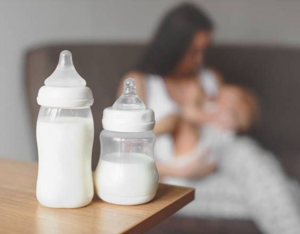 breastfeeding vs formula feeding